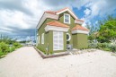 Quaint Canal Front 2-bedroom Cottage