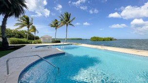 1 Bed Canal Front Condo Snug Harbour