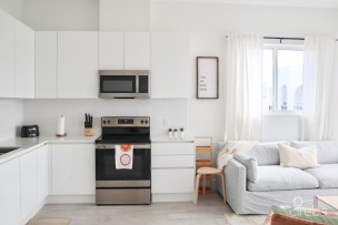17 Sapphire 1 Bed 1.5 Bathrooms In Gated Complex
