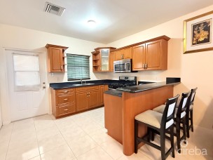 2 Bed, 2.5 Bath Home - Spotts