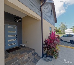 2bed 2 Bath Triplex Corner Unit