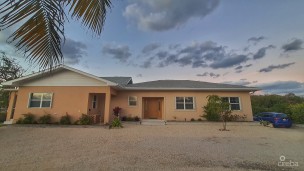 3 Bed 2 Bath North Side Home Opposite Chisloms Grocery Store