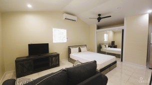 57 Sandy Ground Unit 3, Savannah Studio