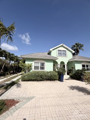 All Inclusive Rental, 2 Bed / 2 Bath - Savannah