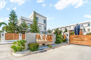 Arvia 3bed/3bath Canal Front W/dock