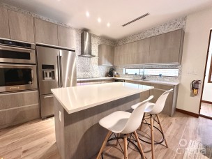 Arvia 89, 1 Bed + Den Grand Harbour