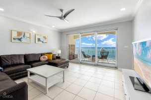 Beat The Traffic - Beautiful Beachfront Residence With Garage Parking