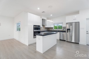 Beautiful 2 Bed, 3 Bath Yarl Townhome