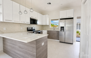 Brand New 2 Bed  2.5 Bath End Unit Townhouse - Savannah