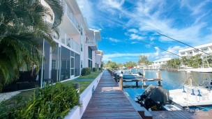 Britannia Lions Court - 2 Bed 2 Bath - Canal Front