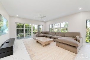 Britannia Lions Court -3 Bed Penthouse Renovated