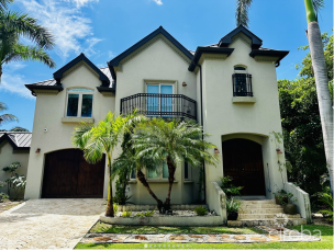 Camelot Drive - House With Private Pool & Garage  Smb Corridor