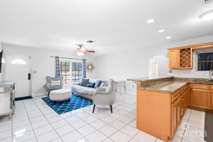 Pet Friendly - Delightful Wb 2/2 Duplex Home With Garden