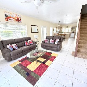 Frangipani Villas Beautifully Remodeled 2-bedroom Townhome