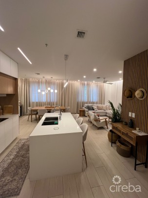 Gorgeous Park Place  2 Be/2 Ba Steps From Smb & Ritz