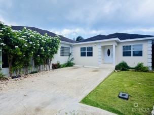 Immaculate 3 Bedroom - Smith Road Villa's
