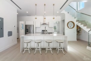 Oceans 9 Luxury 4 Bed + Den For Rent