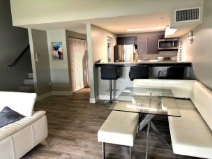 Palm Heights 2/2 Executive Residence -available Immediately