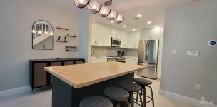 Pet Friendy Next To Republix Plaza--sundial--march 1