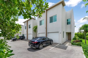 Prime West Bay Rd Corridor - Eleven Parc