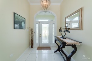 Savannah Single Family Home W/ Den And Large Yard - Available Immediately