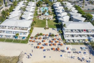 Sunset Cove Beachfront 2 Bed.     Avail 1st Dec