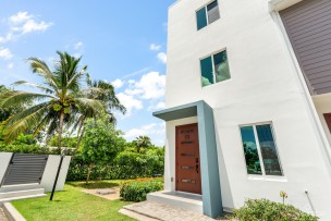 The Bentley #13 End Unit