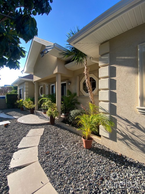 3 Bedroom Bright And Clean