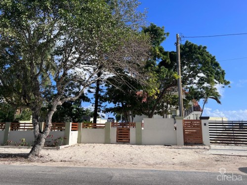 Beachfront Studio - Bodden Town Rd. All Inclusive.