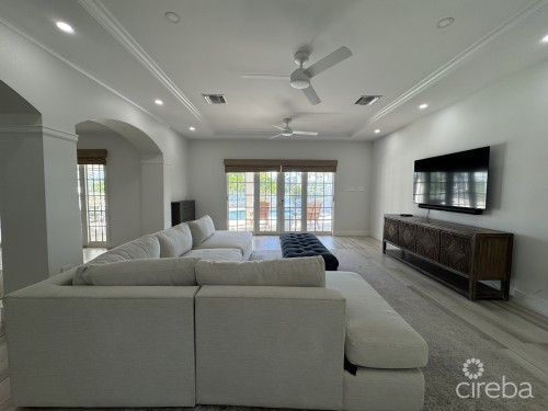 Modern Canal-front Luxury  5-bed Home In The Shores