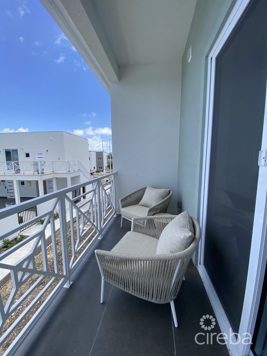 1 Bedroom Minutes From Town