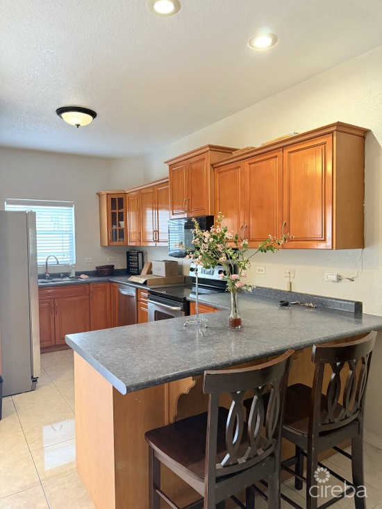2 Bed, 2.5 Bath Townhouse, Palm Gardens