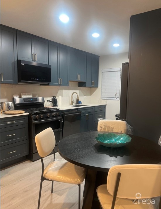 2 Bedroom In Town - Smith Road Villas