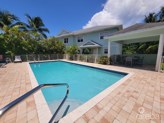2bed George Town--town & Country