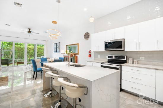 3-bed Townhome In Heart Of Smb Corridor