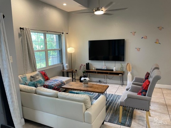3 - Bedroom Family Residence In Lakeland Villas