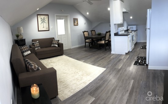 3 Bedroom Unit On Brisbane St.