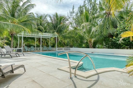 4 Bed Oceanfront Rental In West Bay