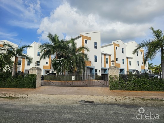 Bamboo  Villa - Spacious 3-bedroom, 3.5 With Boat Access