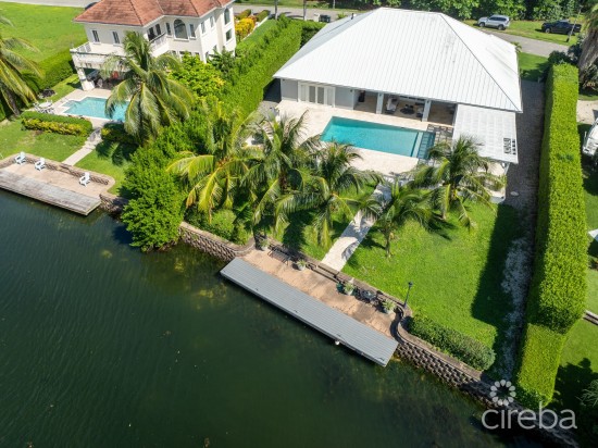Bimini Drive Canal Front Family Home, Grand Harbour