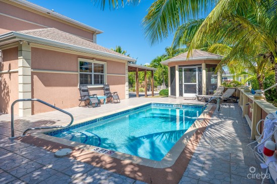 Claries Avenue Home With Pool