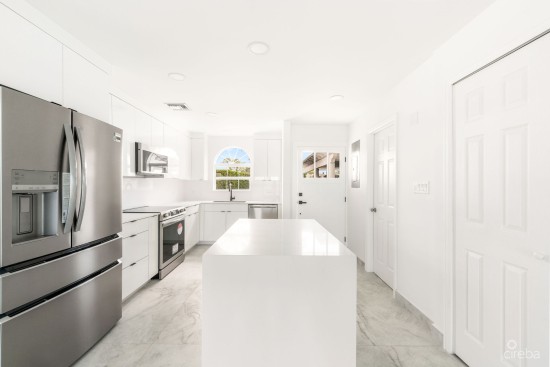 Direct Ocean Front 2 Bed For Rent Windsor Village