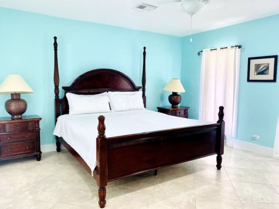 Executive 5 Bed Snug Harbour Home With Pool