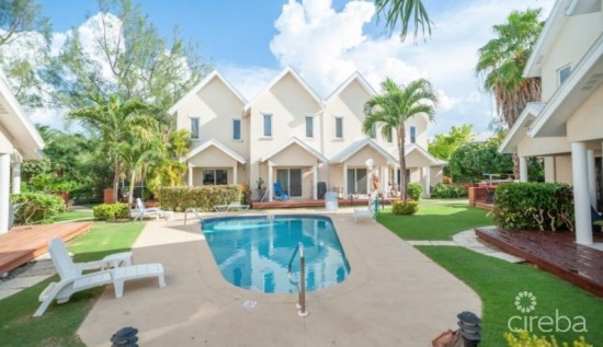 Family & Pet Friendly 2-bed/ 2.5-bath Steps From Cemetery Beach