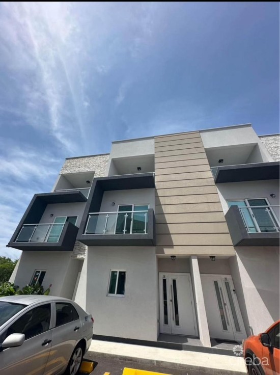 La Paidion - 3 Bedroom Stunner
