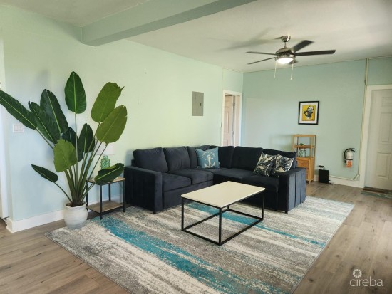 Moon Bay - 3 Bed Short Term Rental