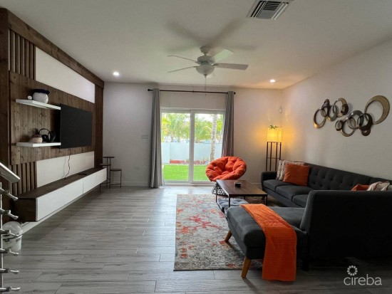 Ocean Reach  2 Bed End Unit - 1st Of March