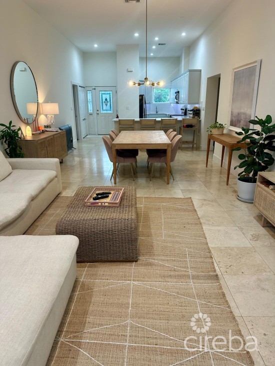 Olivias Cove, Canal Front Seven Mile Corridor Top Floor 3 Bed