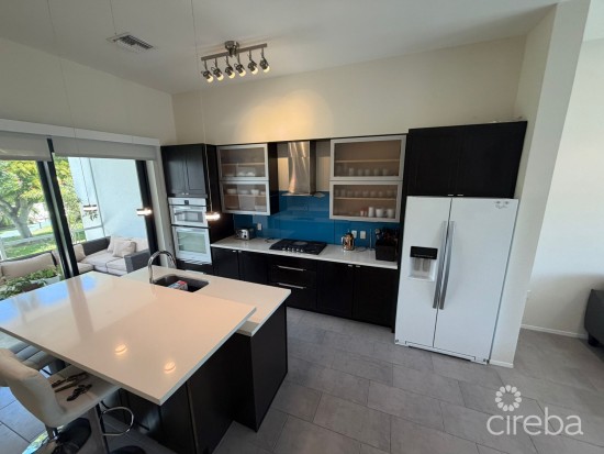 Palm Springs One Bedroom With Garden Available Now
