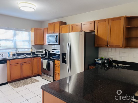 Palm Springs Townhouse 2/2.5 Bath
